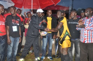 Uasin Gishu County Governor Jackson Mandago presents gifts to the winning team at the #Chebarbar 7s